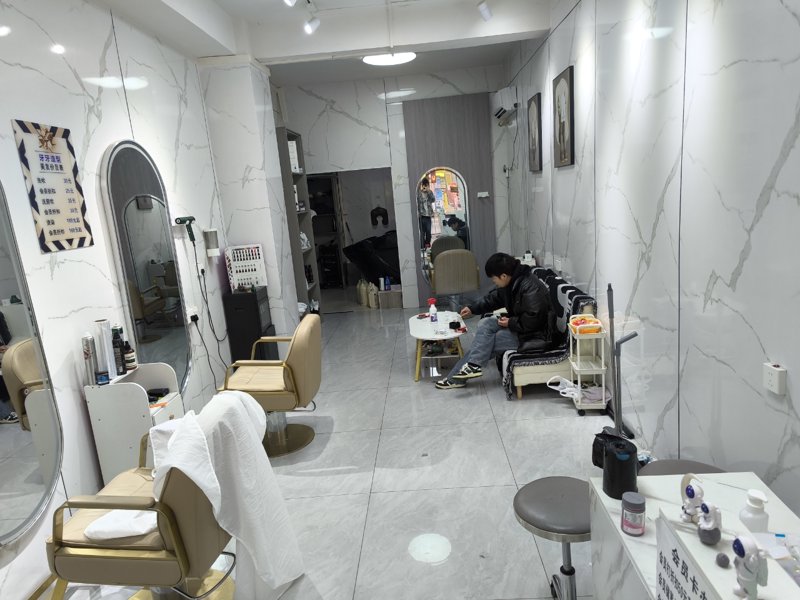 江宁美发店实战攻略,让你轻松成为“发型大师”
